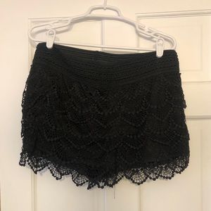 Black Ruffled Shorts. XL